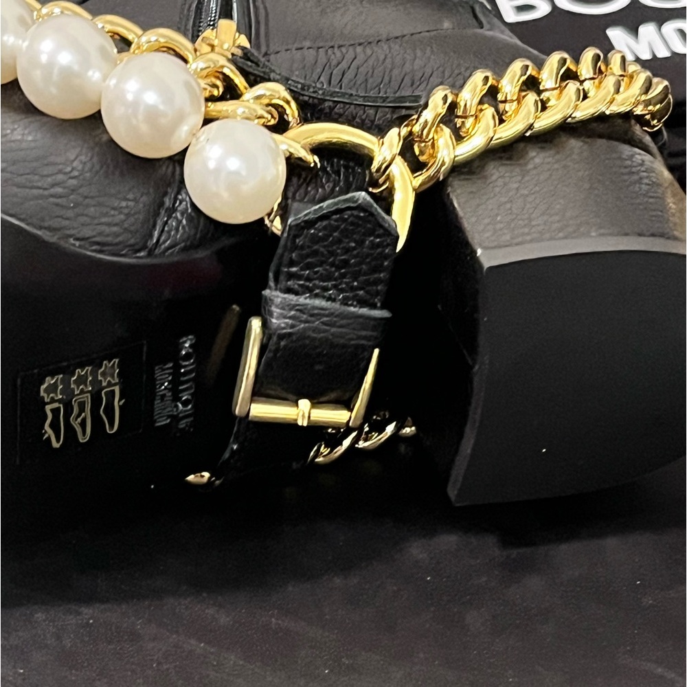 MOSCHINO BOUTIQUE NIB AUTHENTIC VINTAGE BLACK LEATHER & PEARL CHAIN BOOTS - Picture 13 of 16
